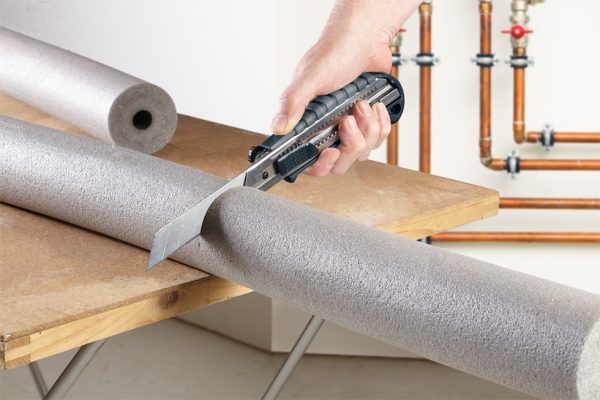 Cutter Trincheta Cuerpo Metalico Goma 18mm Auto Bloqueo Kwb - Imagen 4